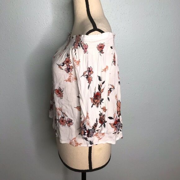 Adorable Floral Off the Shoulder Crop Top - Picture 2 of 8